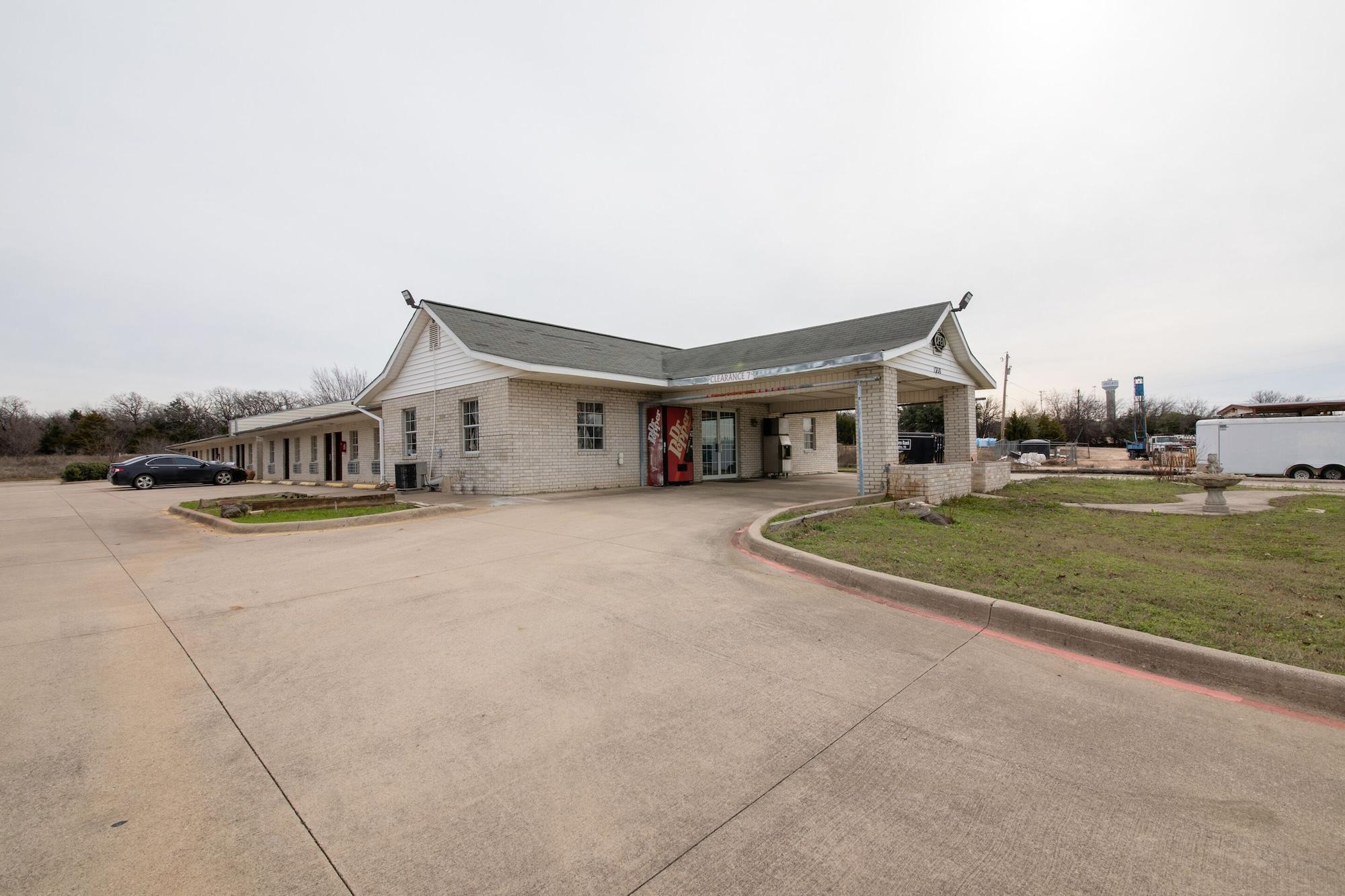 Oyo Tx Hwy 287 Northwest 2* Decatur
